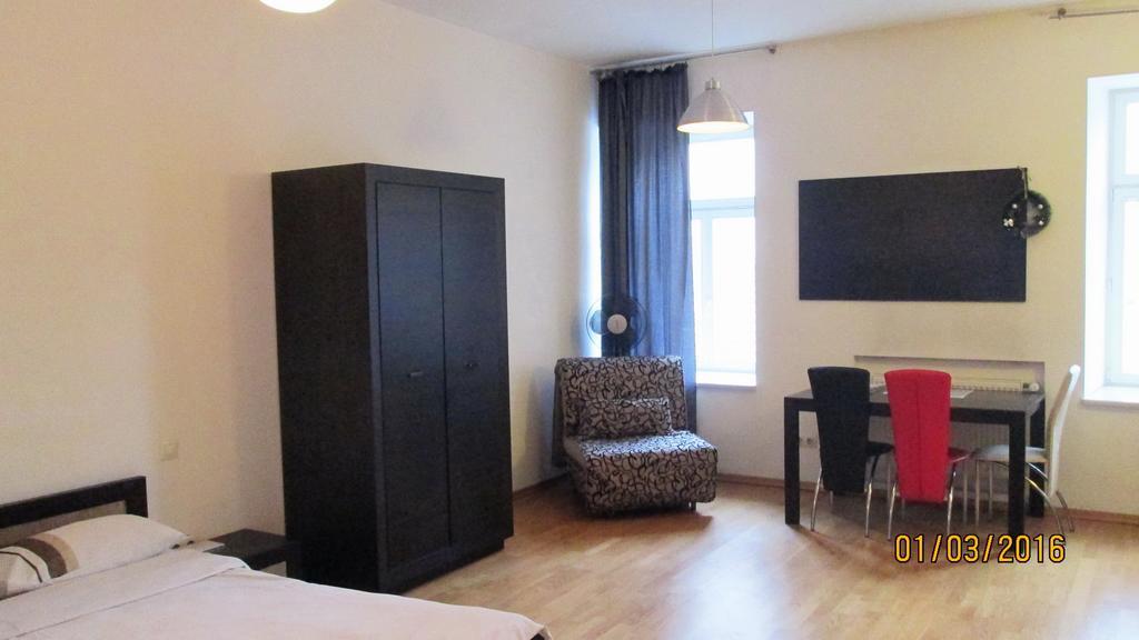 Apartment In The Centre Of ลวีฟ ภายนอก รูปภาพ